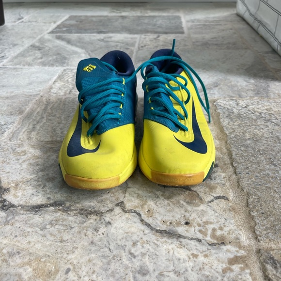 Nike Yellow and Blue Tennis Shoe Size 4.5Y - Picture 2 of 4